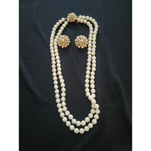 Vintage Rhinestone and turquiose colored Necklace and Clip On Earrings Set